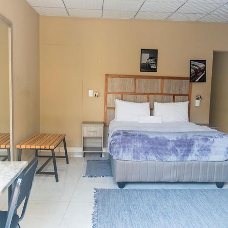 Ondangwa Rest Camp Bed & Breakfast エクステリア 写真