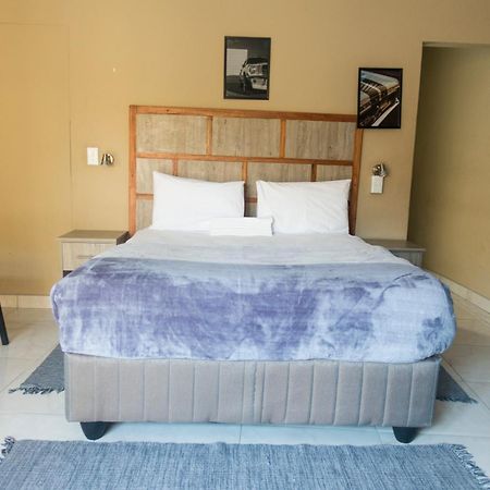 Ondangwa Rest Camp Bed & Breakfast エクステリア 写真