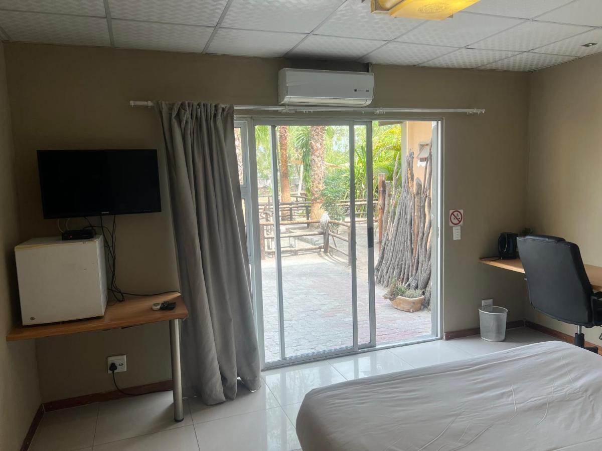 Ondangwa Rest Camp Bed & Breakfast エクステリア 写真