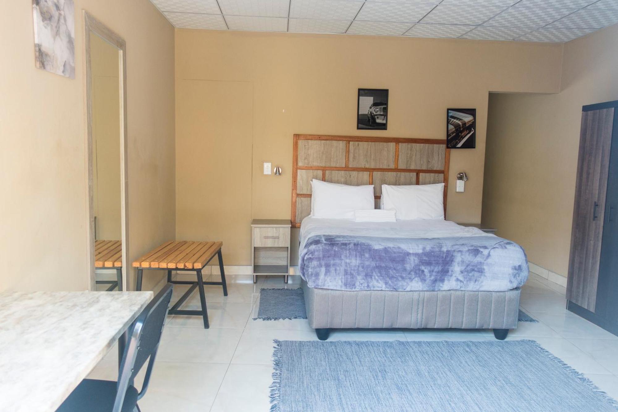 Ondangwa Rest Camp Bed & Breakfast エクステリア 写真