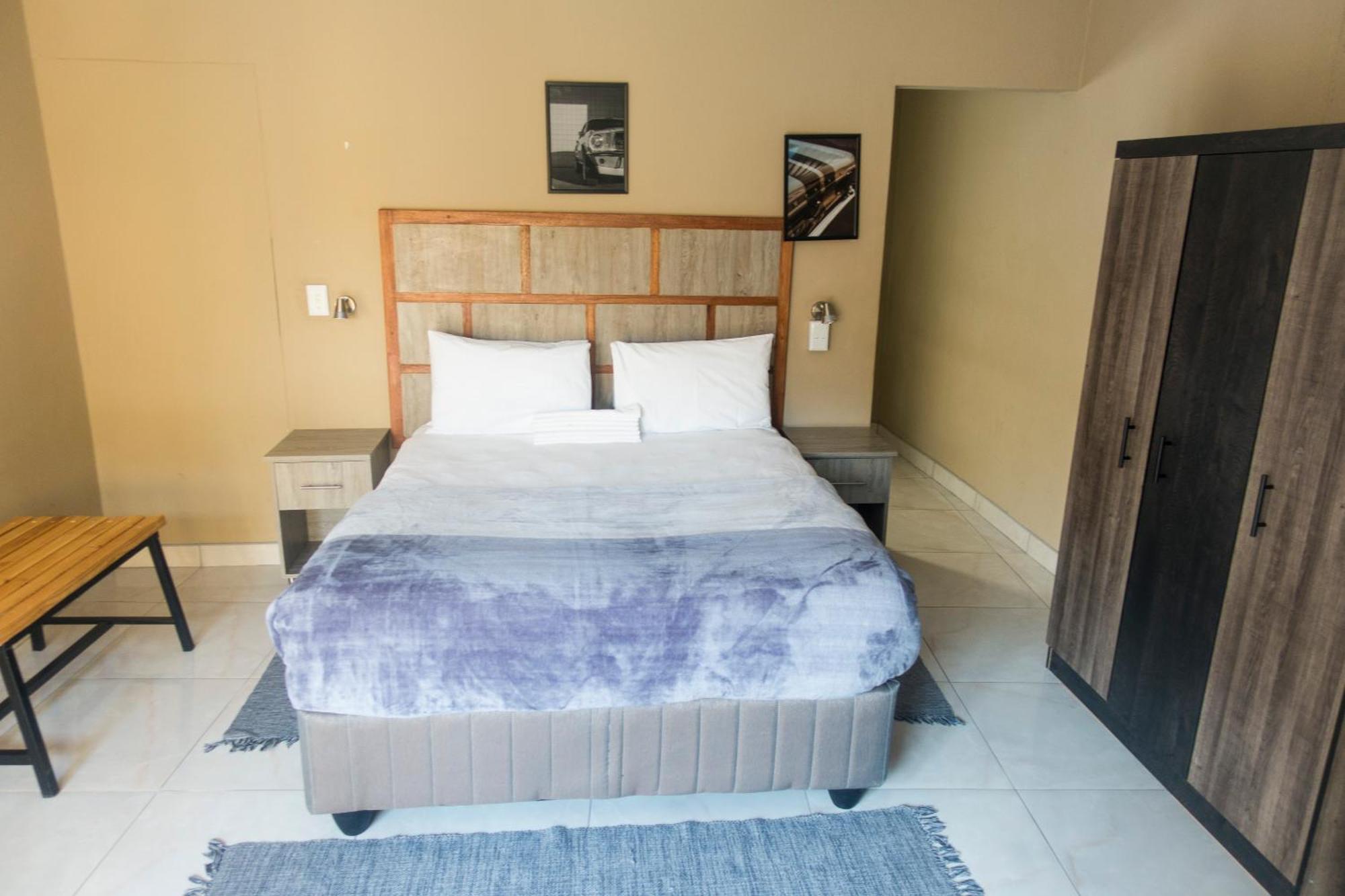 Ondangwa Rest Camp Bed & Breakfast エクステリア 写真